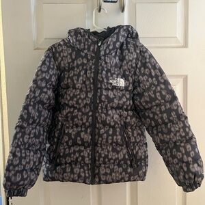 NORTH FACE GIRLS REVERSIBLE HYALITE DOWN JACKET - GRAY AND LEOPARD